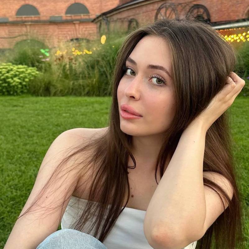 allexandra dating